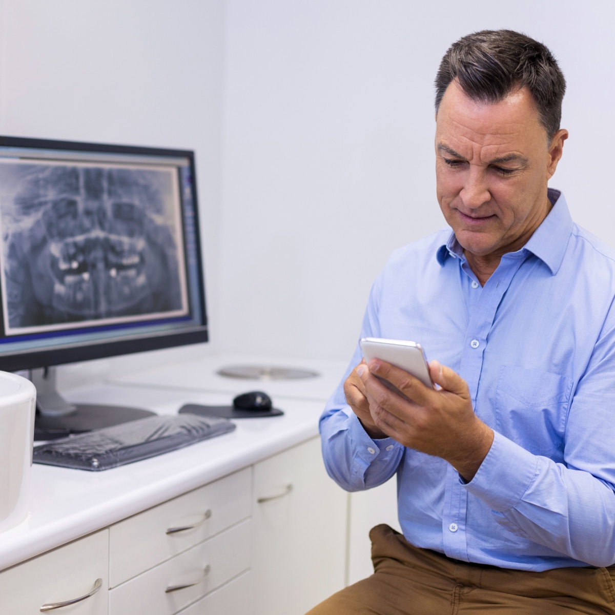 A dentist using the OrthoPhoto app